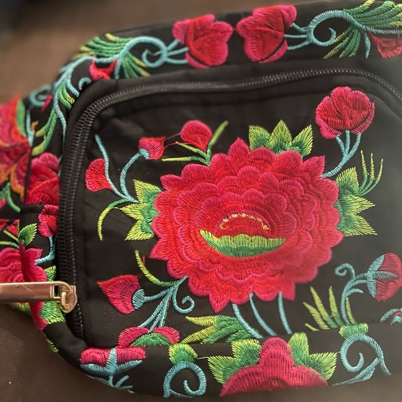 Red Floral Embroidered Fanny Pack - Picture 10 of 10